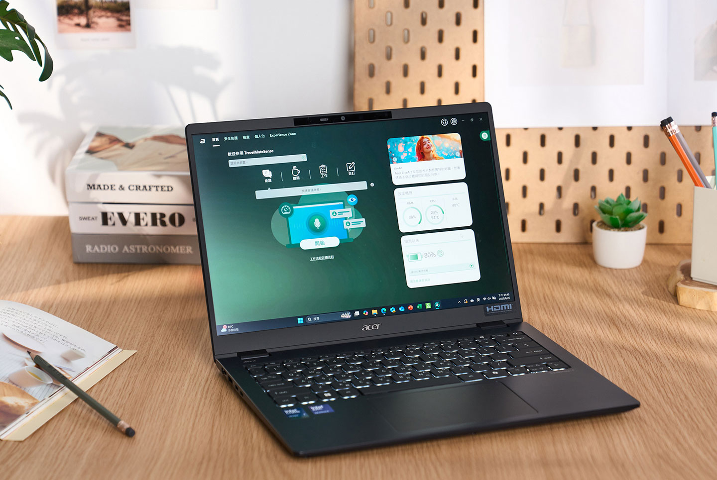 Acer TravelMate P6 14 AI 為教育工作者提供絕佳效能與出色的電力續航，也兼顧了本地端 AI 運算需求。