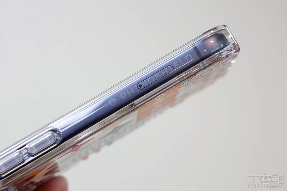 iPhone 17 的好朋友！犀牛盾 SolidX/Clear 保護殼、AquaStand 磁吸水壺開箱