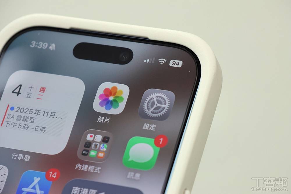 裝上保護殼也不會跟保護貼衝突。