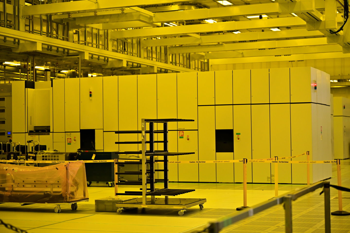 微影機是晶圓廠內最重要的機器，ASML TWINSCAN NXE:3800E是目前最先進的微影機之一，造架高達美金1.8億元（約合新台幣55.67億元）。