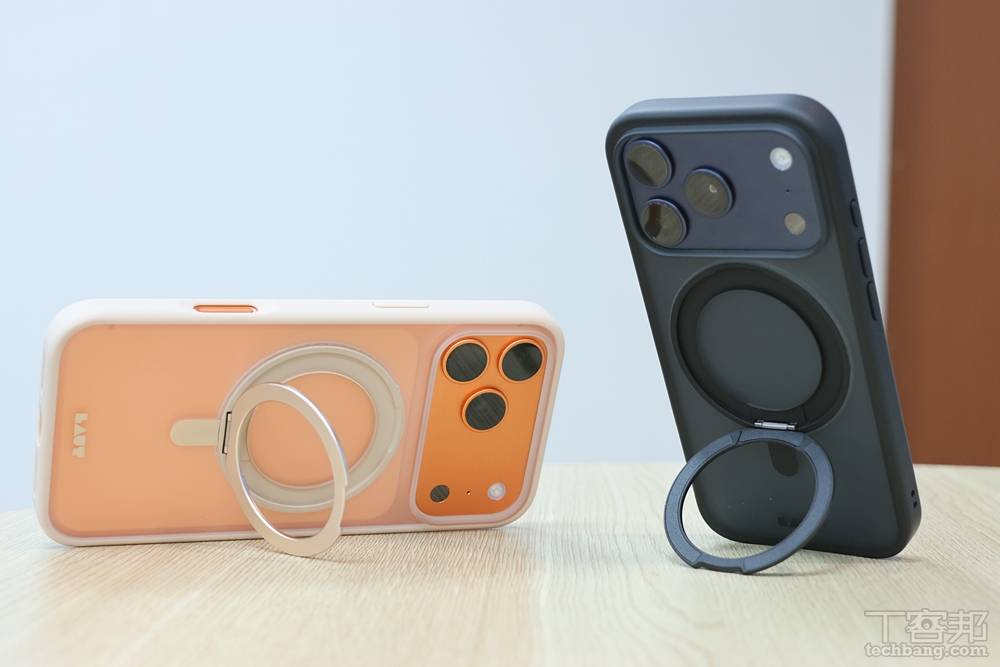 360 度旋轉支架安全環方便用戶在觀看影音或視訊時免手持使用，輕薄設計也確保了手感。