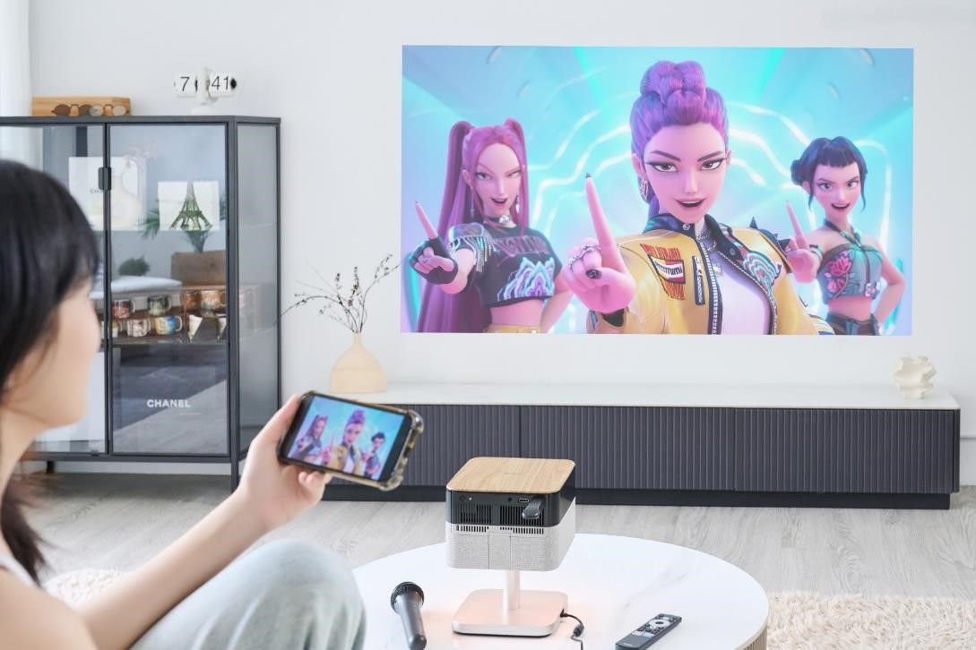 支援 Google Cast 無線投放，輕鬆打造行動劇院體驗。