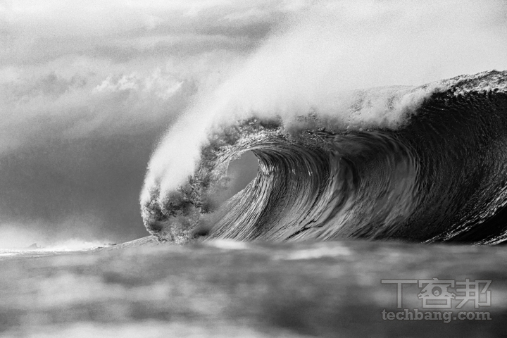 黑白風景攝影中,不妨善用黑白對比與灰階來展現形體、質感與視覺張力。