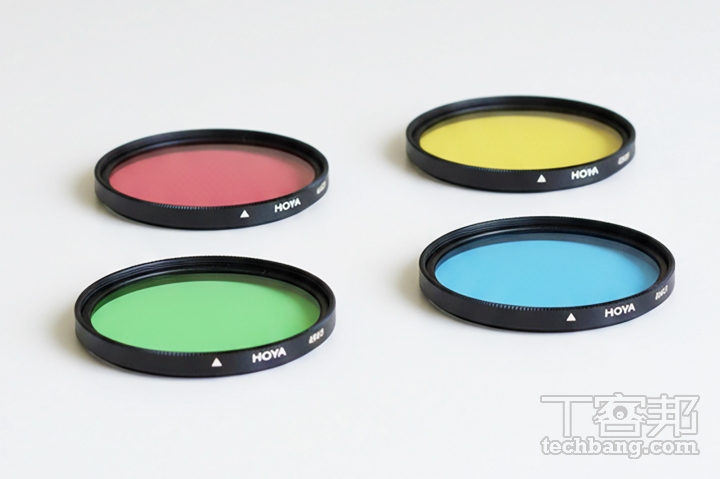 彩色濾鏡嚴格來說是底片時代的產物,用在黑白攝影可以增加特定顏色的對比度。