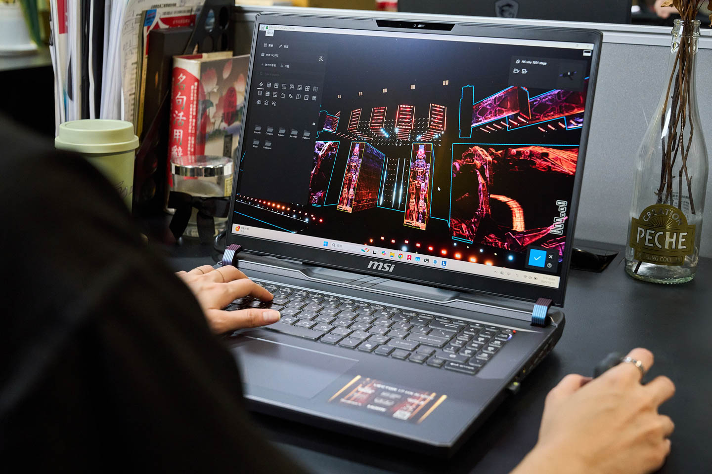 Vector 17 HX AI 出色的效能使原本繁複的舞台模型在林沂柔眼前彷彿被解鎖般流暢展開，讓她更直覺地雕琢每一處空間細節。
