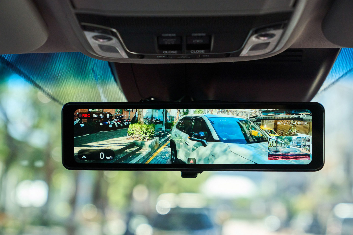 在子母畫面的模式下,主畫面會顯示主要視角,右下角則會出現另一個小視窗,讓你同時看到前後影像,如果想交換前後畫面的大小,只需要點一下小畫面,就能快速切換主次視角。