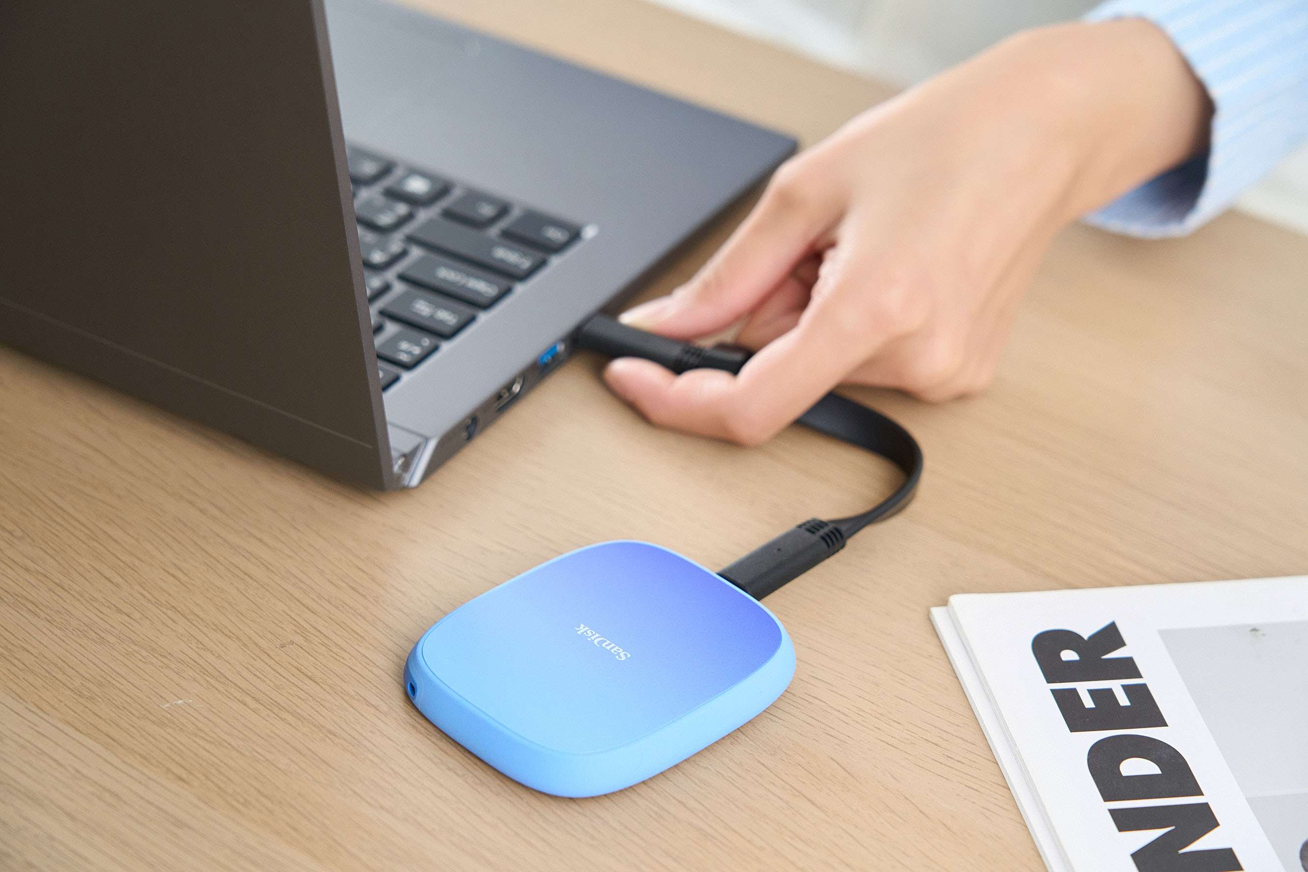 ▼ 當創作者回到電腦前，SANDISK Creator Phone SSD 採用 exFAT 檔案系統，可直接被 Windows、macOS 甚至 Android 裝置辨識讀取，讓手機與電腦之間的素材交換更加順暢。