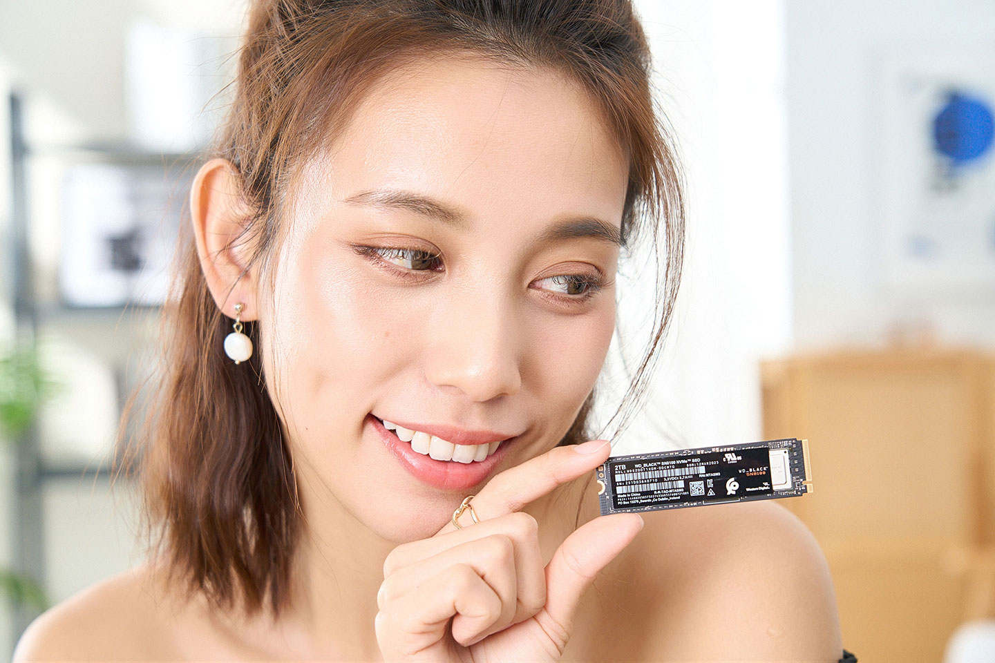 SANDISK Optimus GX PRO 8100 NVMe SSD 的先進製程讓超大容量也能做到體積纖薄與優異的溫控效果，可以使用在筆電之中，也能在無主動散熱的情況下穩定運行。