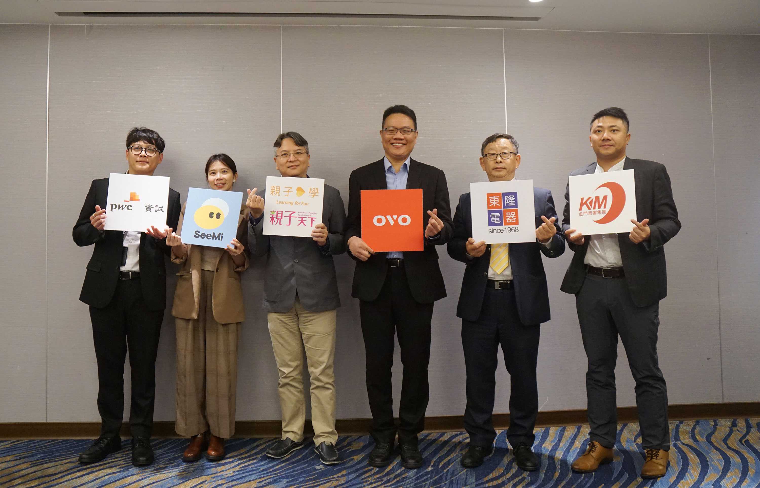 OVO推出「小天王」K歌投影機與「親子學習閨蜜機」，拓展家庭娛樂與學習市場