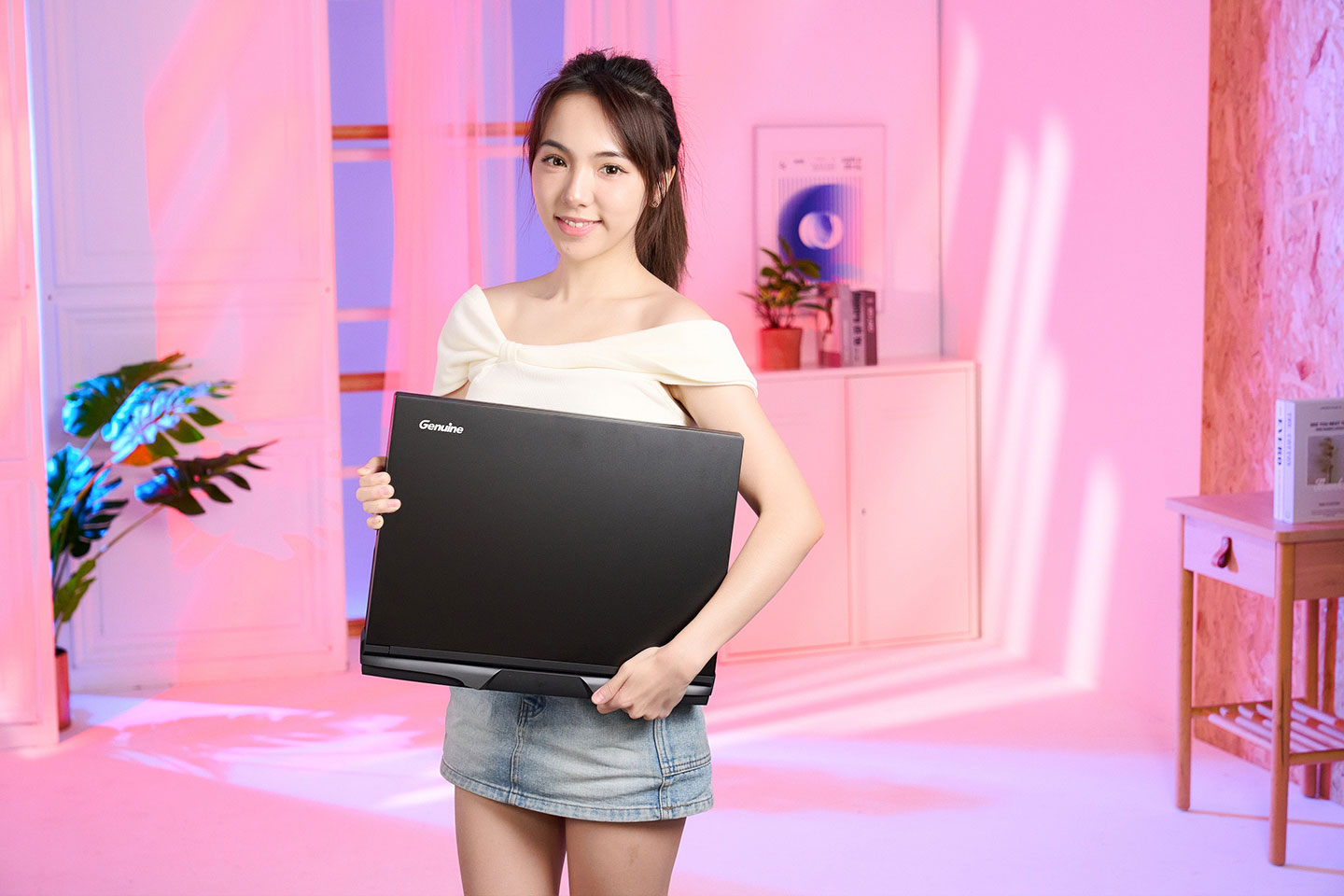 比擬桌機等級效能的捷元 ZEUS 18G 本質上還是一台筆電，必要時還是可以攜帶移動，更具使用上的彈性呢！