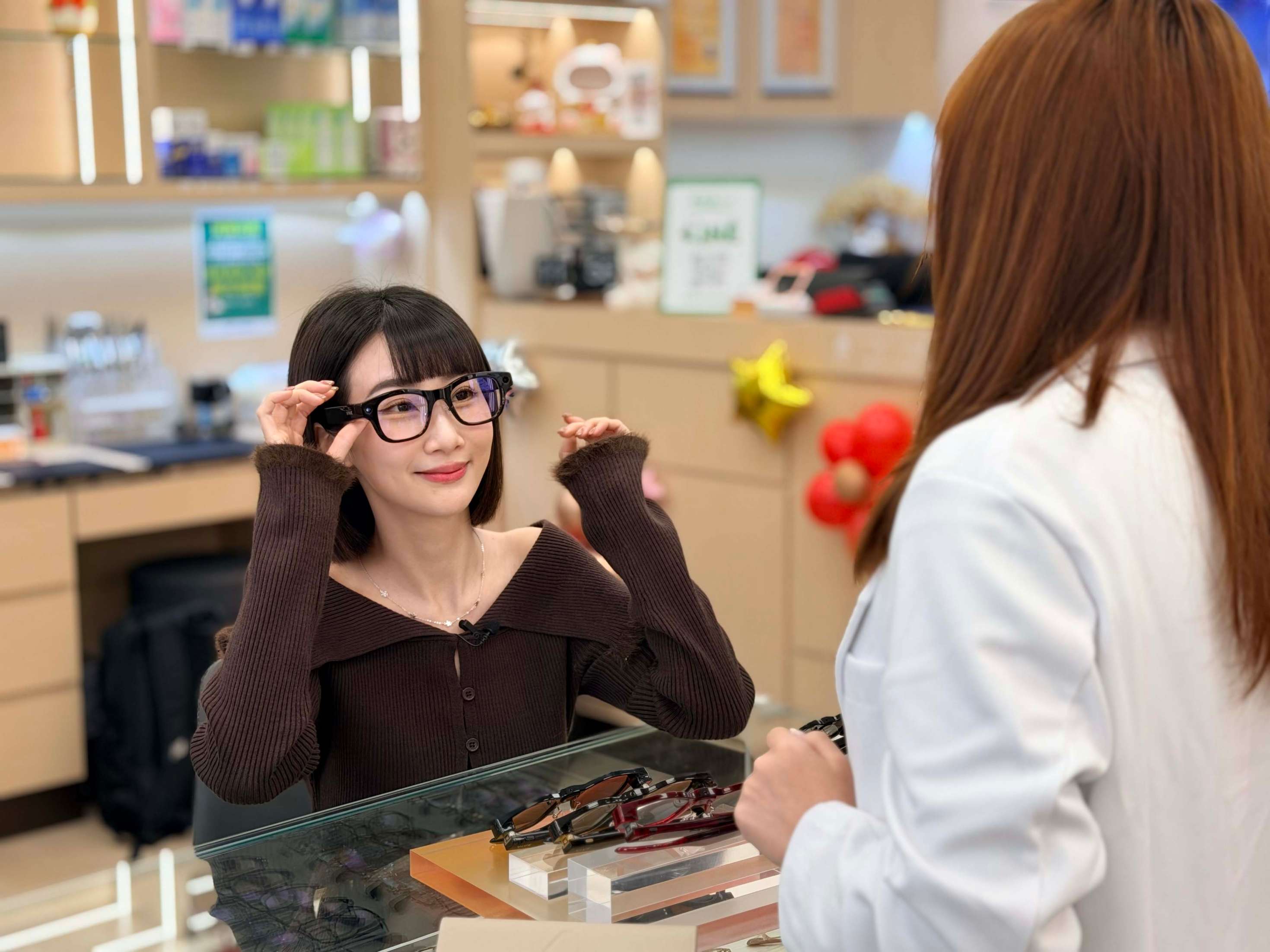 HTC VIVE Eagle AI 智慧眼鏡擴大實體通路，攜手小林眼鏡與台灣大哥大增設試戴據點