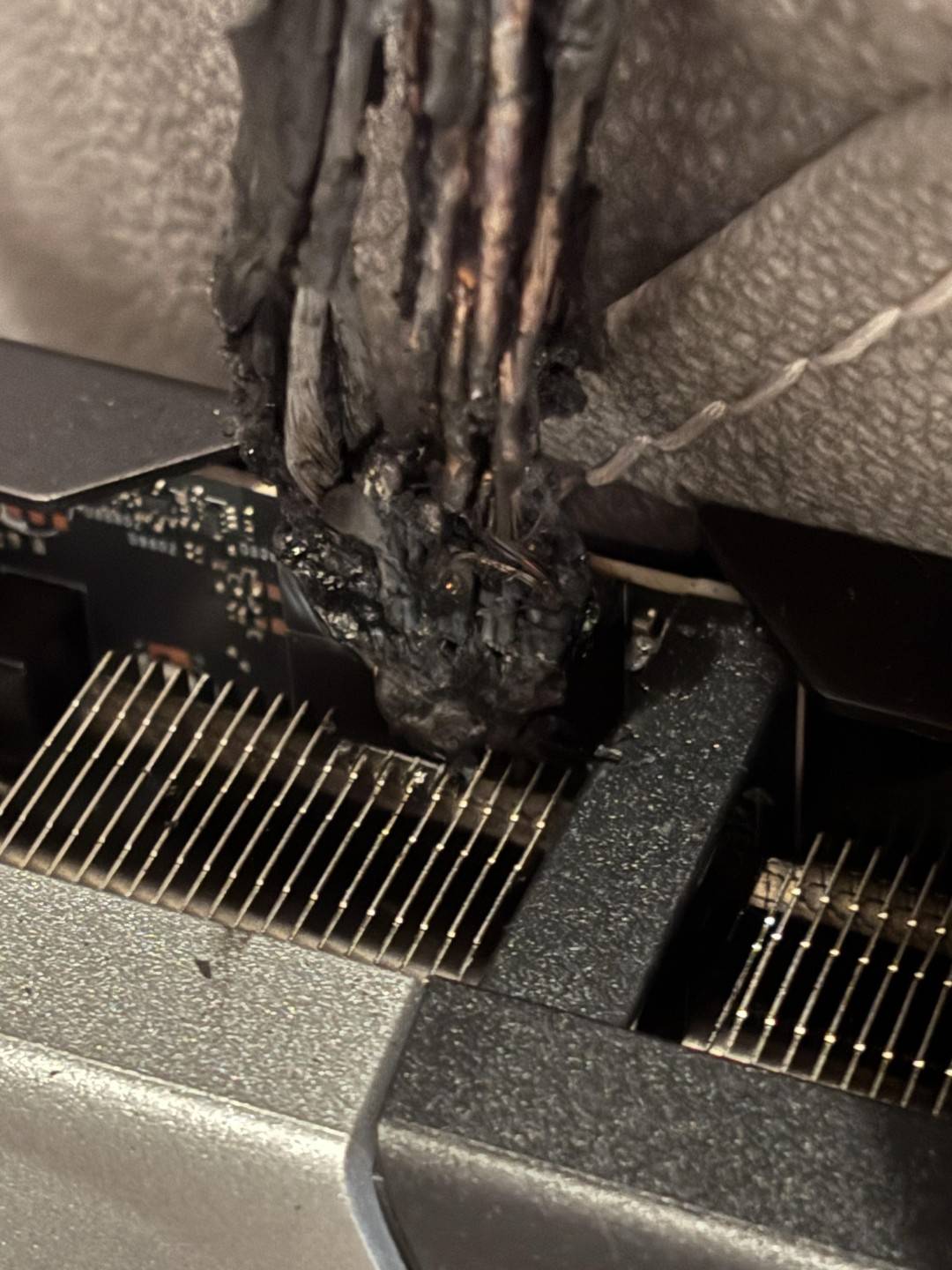 NVIDIA RTX 5090 驚傳燒毀！使用者聖誕夜遇火燒卡