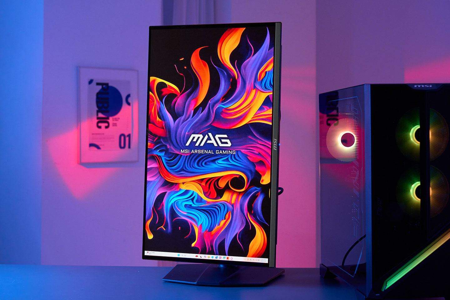 顯示器可旋轉 90 度切換為縱向顯示，在閱讀文件、瀏覽網頁或特定應用情境下更便利。