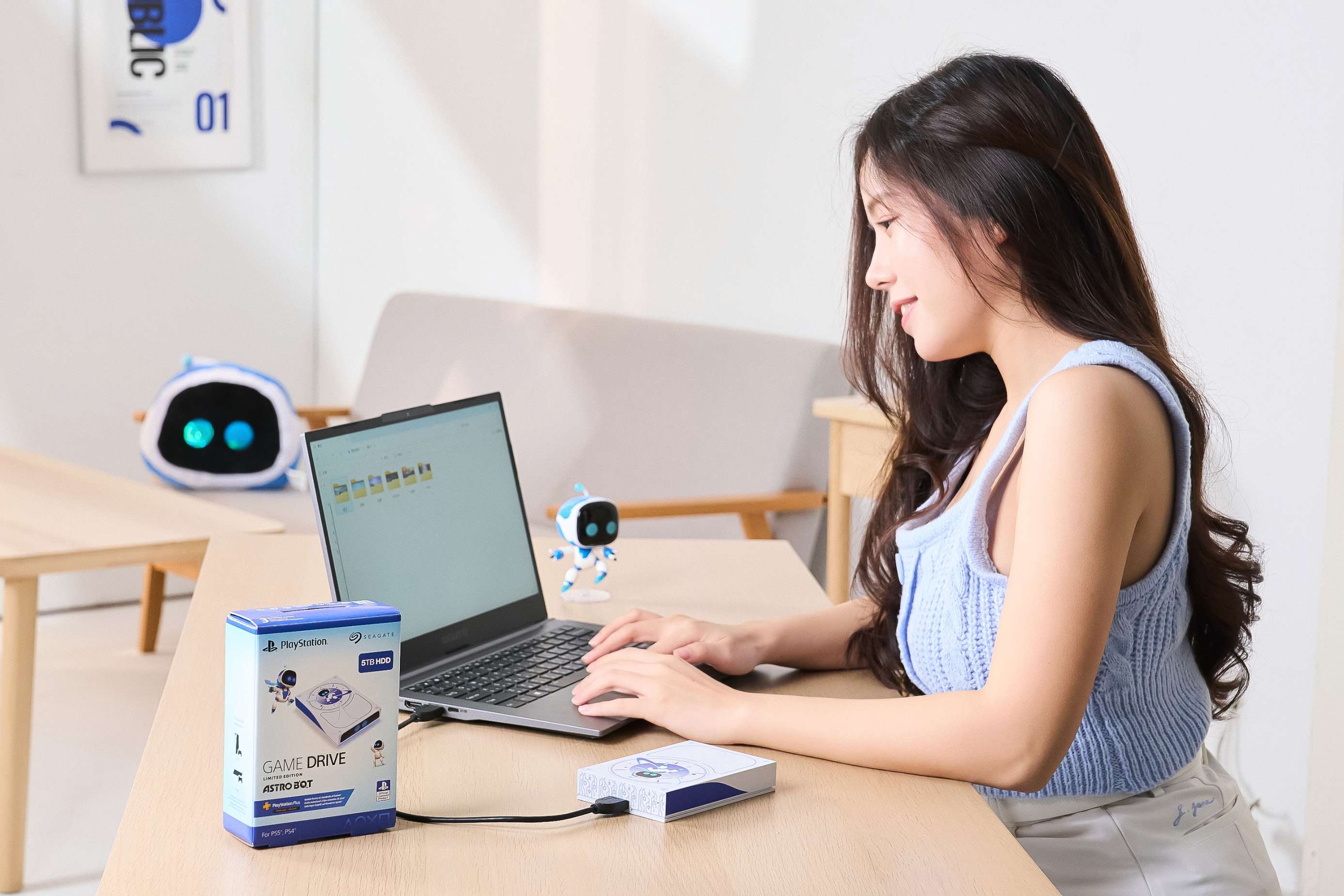 出廠預設採用 exFAT 檔案系統格式，能直接在 Windows 與 Mac 等系統平台使用。