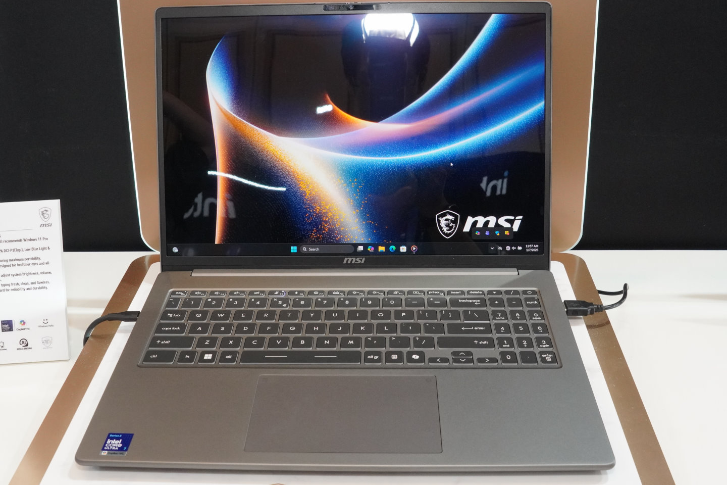 Prestige 16 AI+為16吋機種，搭載容量高達81 WHr的電池，提供高達21小時的續航力，重量則為1.59 KG。