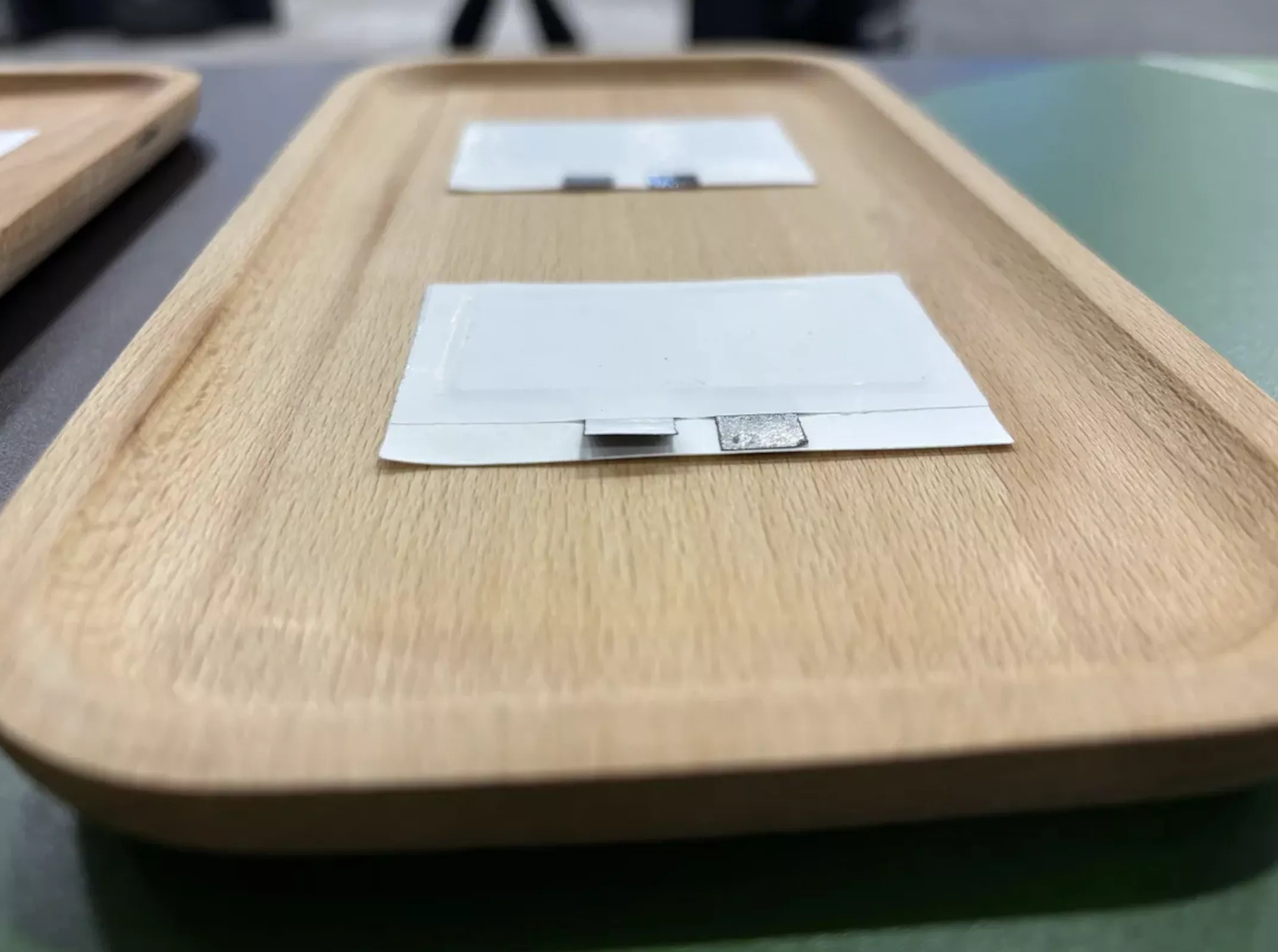 紙做的電池真的能用了！Flint 植物纖維電池量產上市，AA、AAA 規格通通有