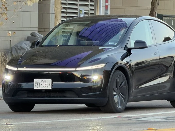 特斯拉「真無人」Robotaxi上路！知名玩家嘗試43次都失敗，想搭全靠人品？