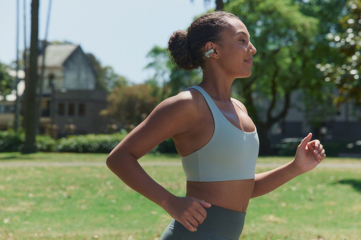 Sony 首款 LinkBuds Clip 耳夾式開放真無線耳機在台開賣！舒適長續航、三種聆聽模式，售價 $5,690 元