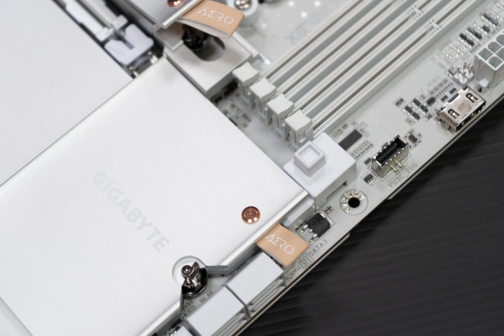 顏值擔當、效能攻頂的主機板：X870E AERO X3D WOOD