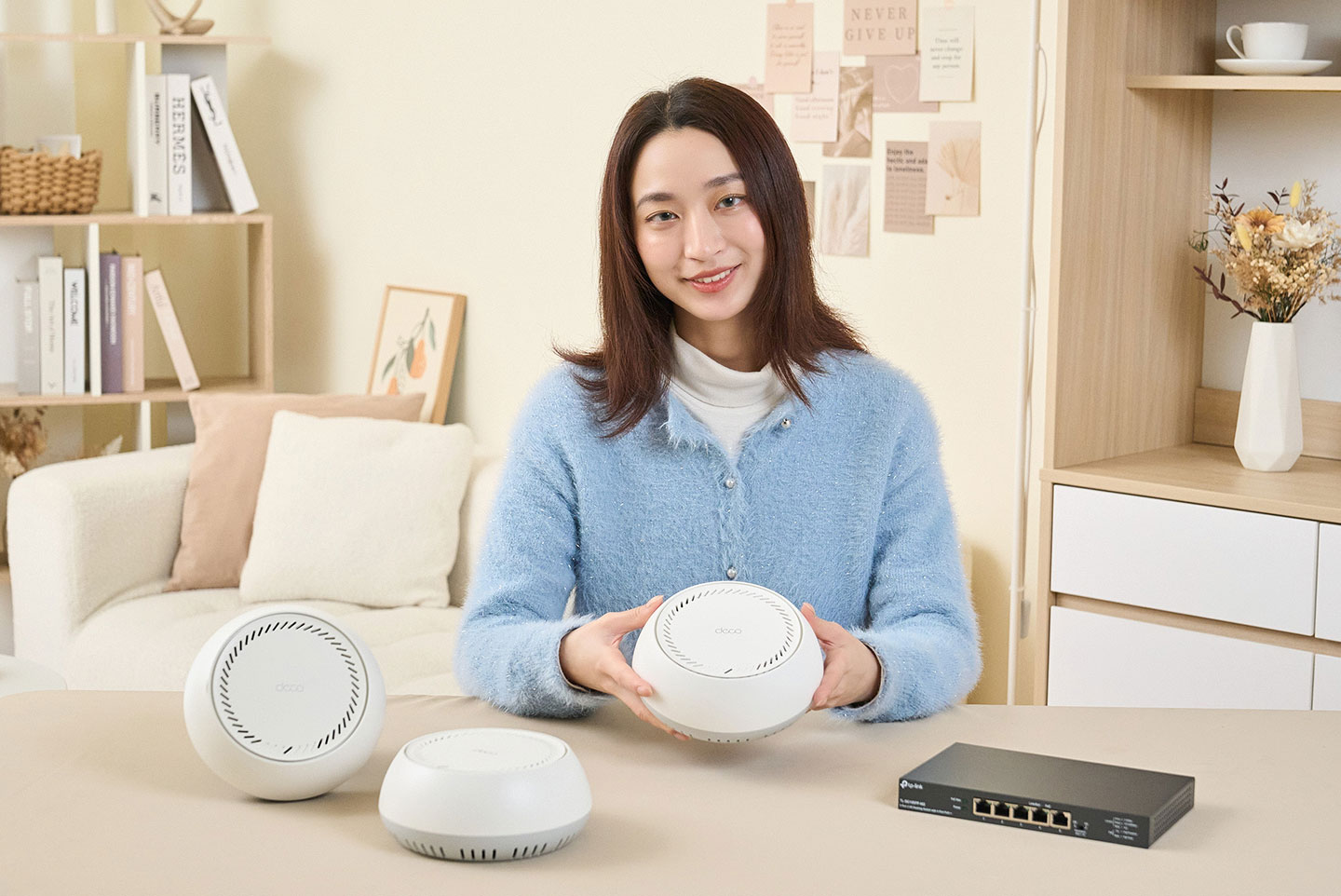 TP-Link Deco BE65-PoE 擁有高階規格，同時也支援 PoE 供電，可以透過單一網路線進行訊號傳輸與供電，讓安裝方式變得更為簡潔，在享受頂尖無線網路的同時，也能維持居家空間的風格性。