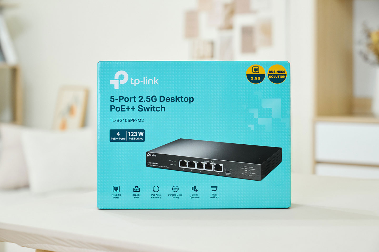 此次搭配 Deco BE65-PoE 安裝的是 TP-Link 的 TL-SG105PP-M2 5 埠桌上型交換器。