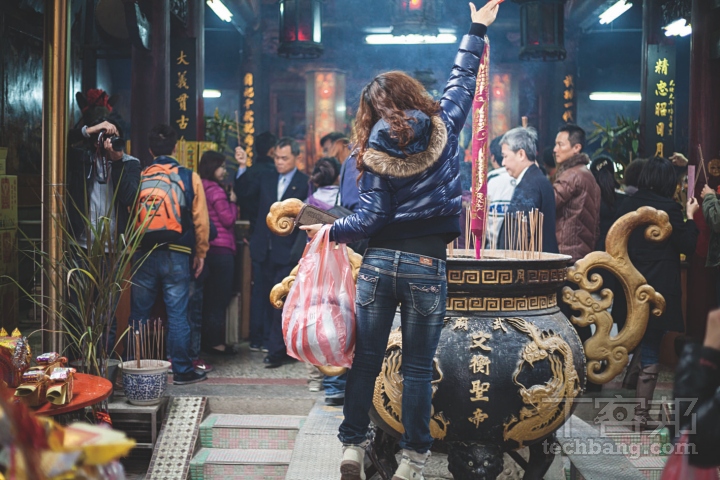 武廟是鹽水蜂炮活動的重心，不妨可以先從這裡開始拍攝做為記錄的起點。