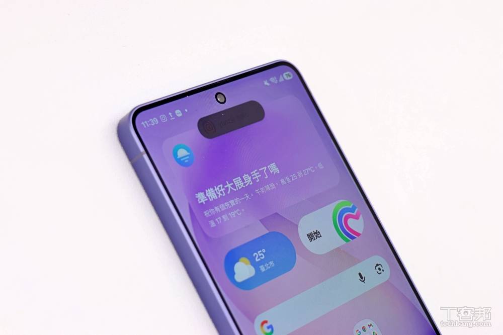 鏡頭下方的黑色區塊其實是有人傳訊息來，但從側面看具備防窺效果，所以看不到畫面。