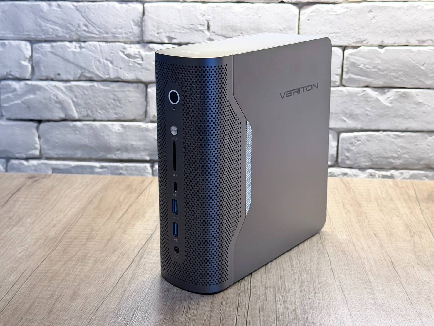 Acer Veriton RA100 迷你工作站開賣：搭載 AMD Ryzen AI Max+ 395 處理器，售價 15.9 萬元