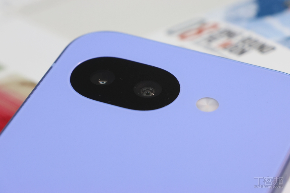Pixel 10、10 Pro 和 10 Pro XL 都有明顯的相機條設計，10a 則是採用幾乎平整的相機造型。