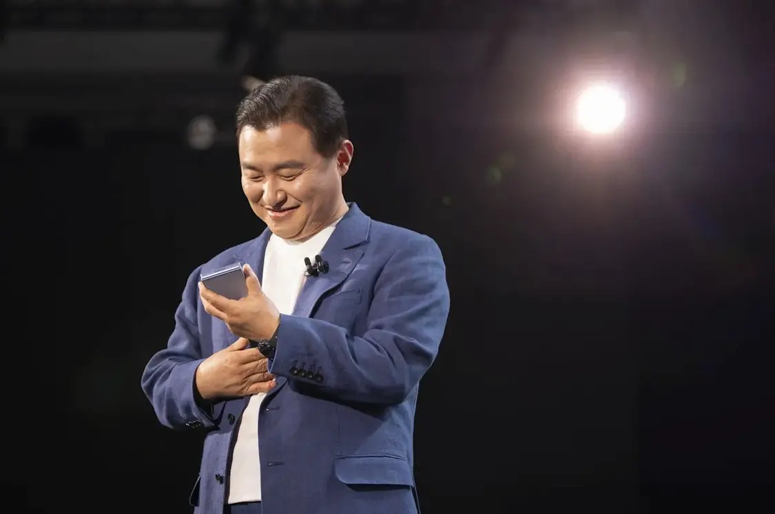 一次搞懂三星AI策略：為何要廣結盟？對比蘋果Siri，誰才是AI手機霸主？