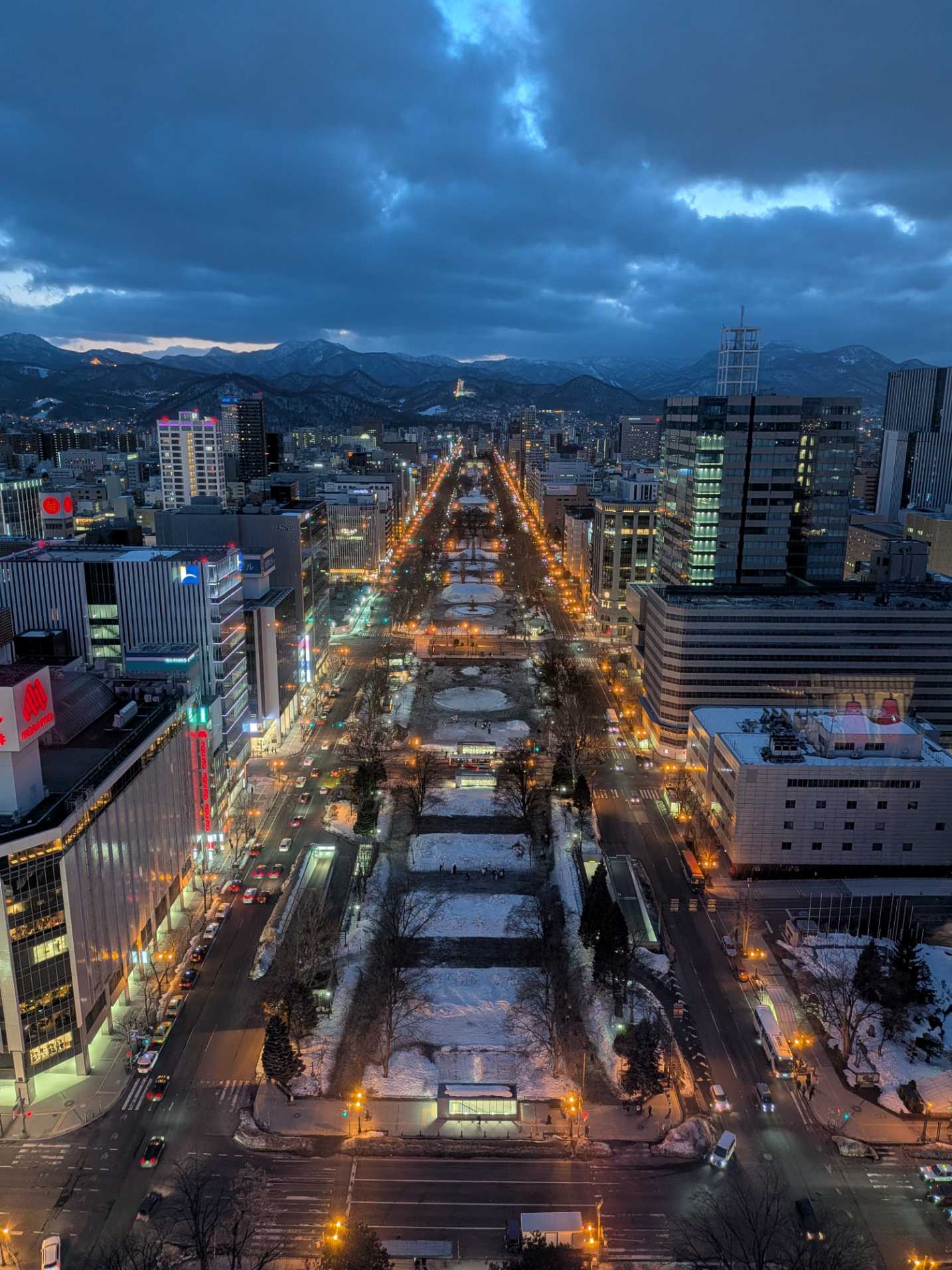 Google Pixel 10a 開箱：鏡頭平了、AI 更強了，這支「親民機」值得入手嗎？