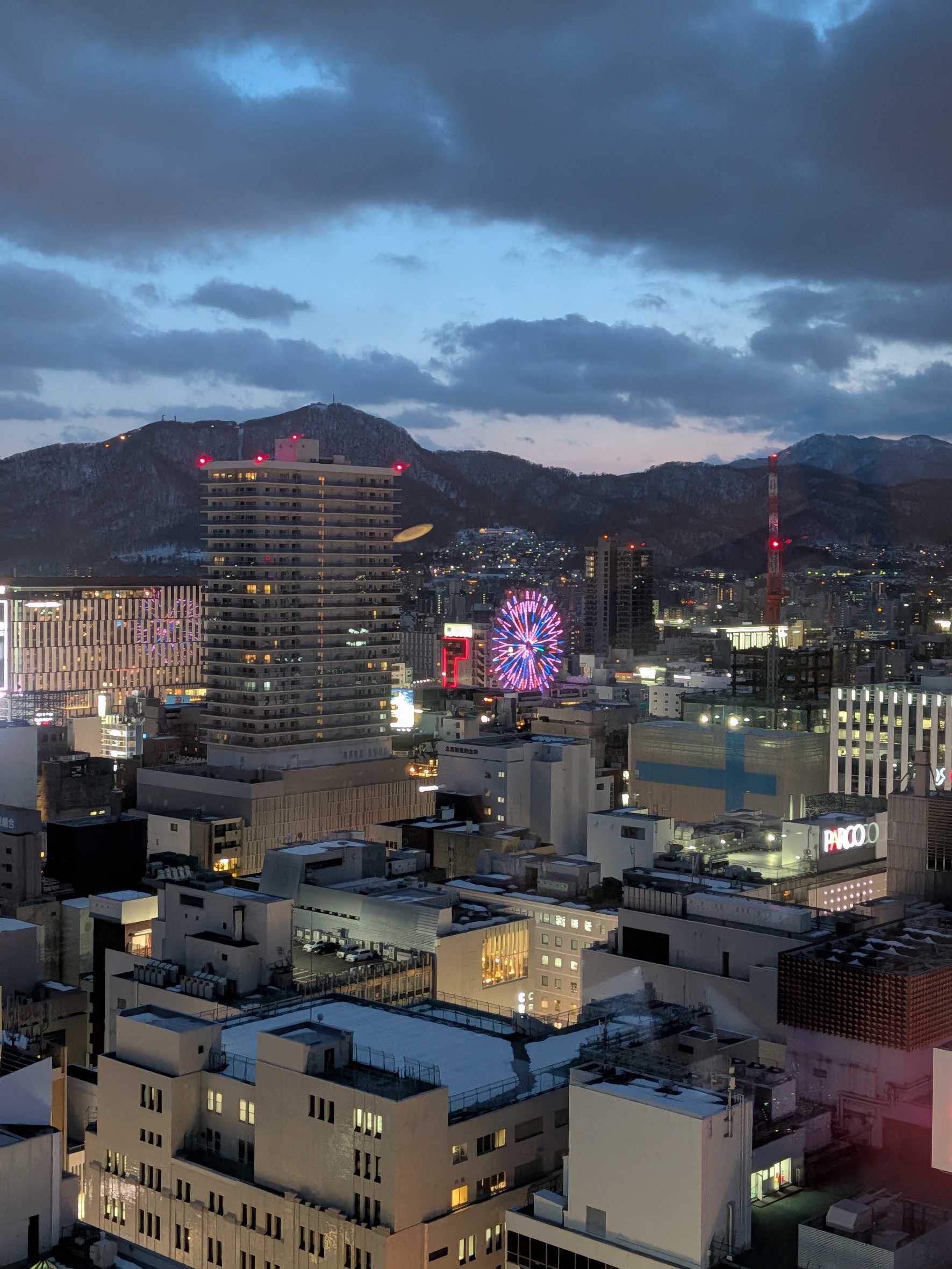 Google Pixel 10a 開箱：鏡頭平了、AI 更強了，這支「親民機」值得入手嗎？