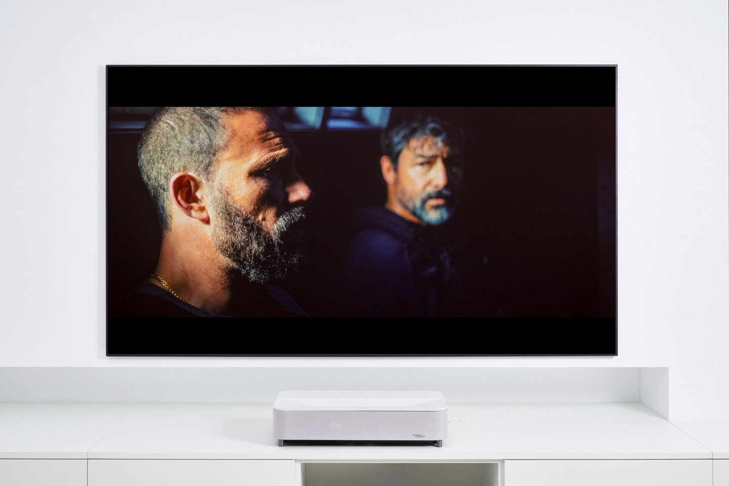 Netflix 電影「全信沒收」一景。