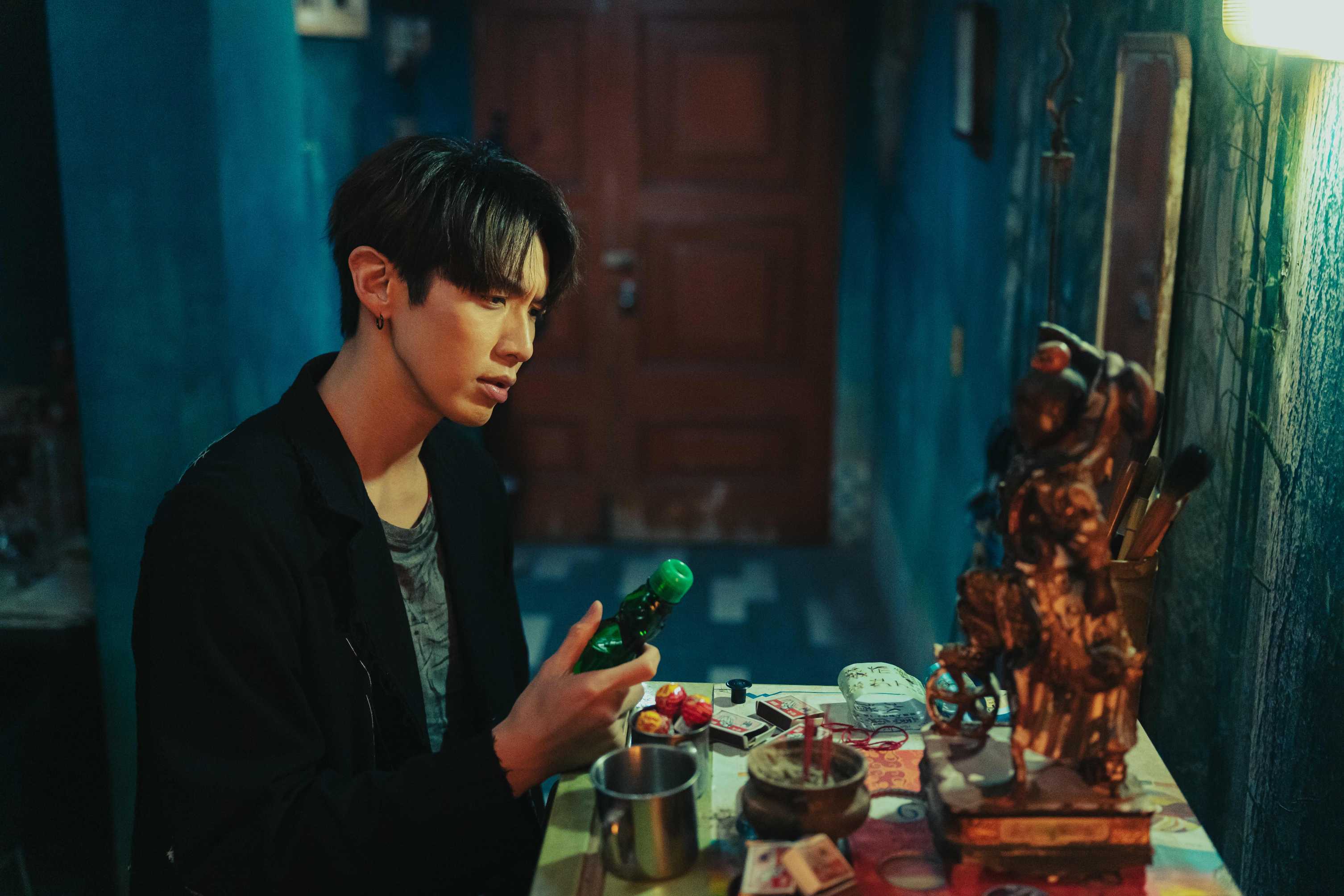 《乩身》同名小說改編影集 4/2 上線 Netflix，柯震東、王柏傑、薛仕凌主演