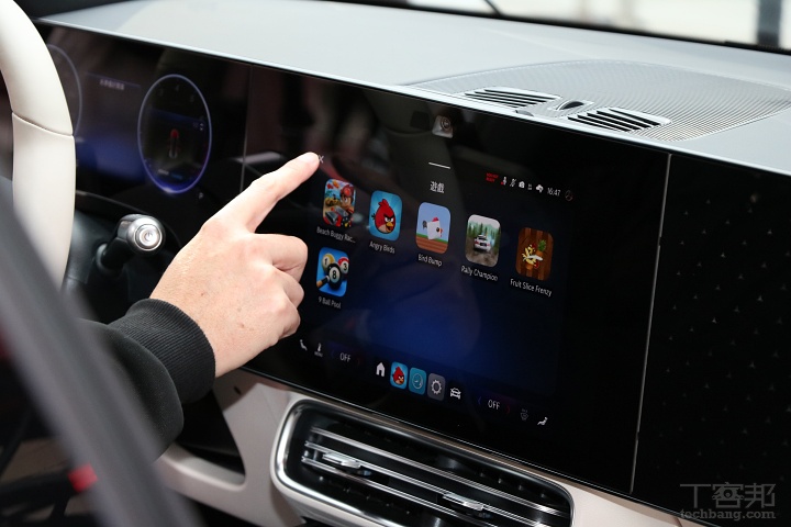 賓士大改款CLA震撼登場！純電、燃油雙動力齊發，MBUX科技座艙搶攻豪華入門市場