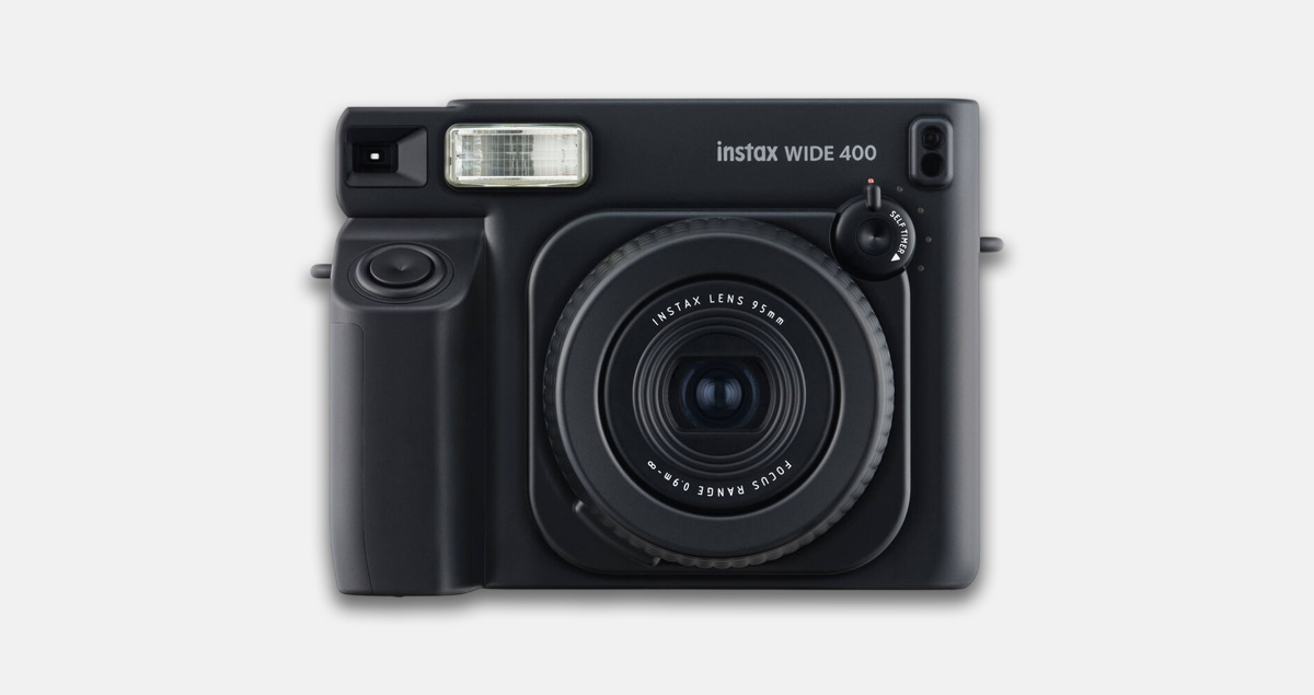 寬幅經典新色加入!富士推出 Instax WIDE 400 漆黑版,展現成熟攝影質感