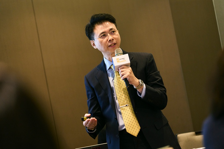 台灣中山醫學大學視光學系蕭清仁教授。