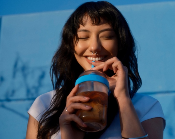 在家也喝得到藍瓶咖啡！Nespresso 攜手 Blue Bottle 推出 NOLA 經典膠囊＋限量咖啡機同步開賣