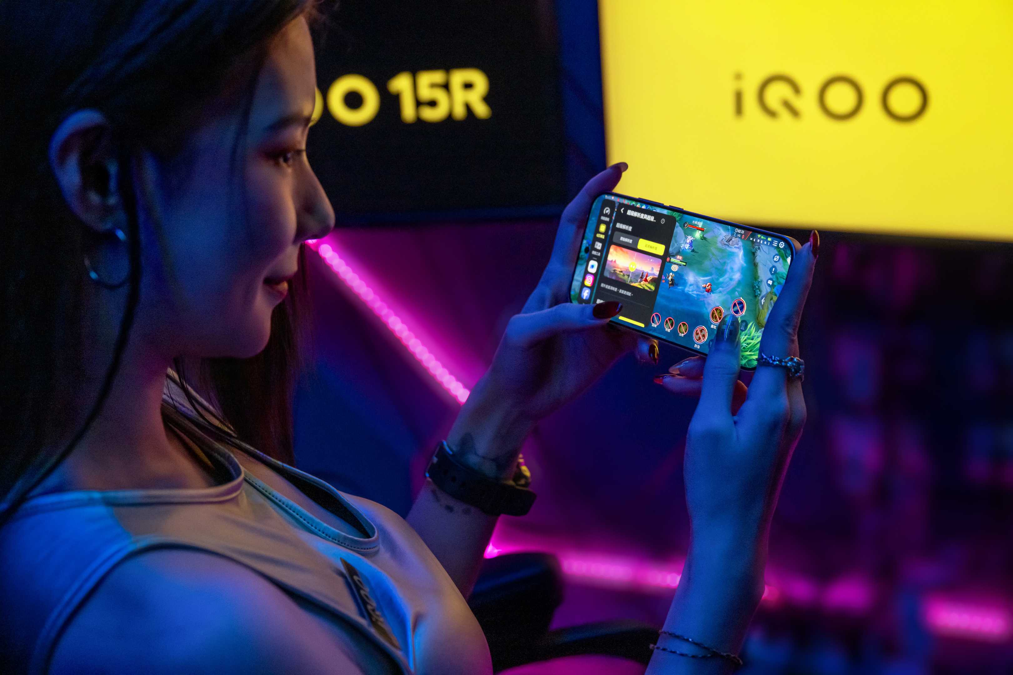 兩萬有找！vivo 發表 iQOO 15R 電競旗艦，1.5K 電競螢幕、100W 閃充、 7600mAh 大電池