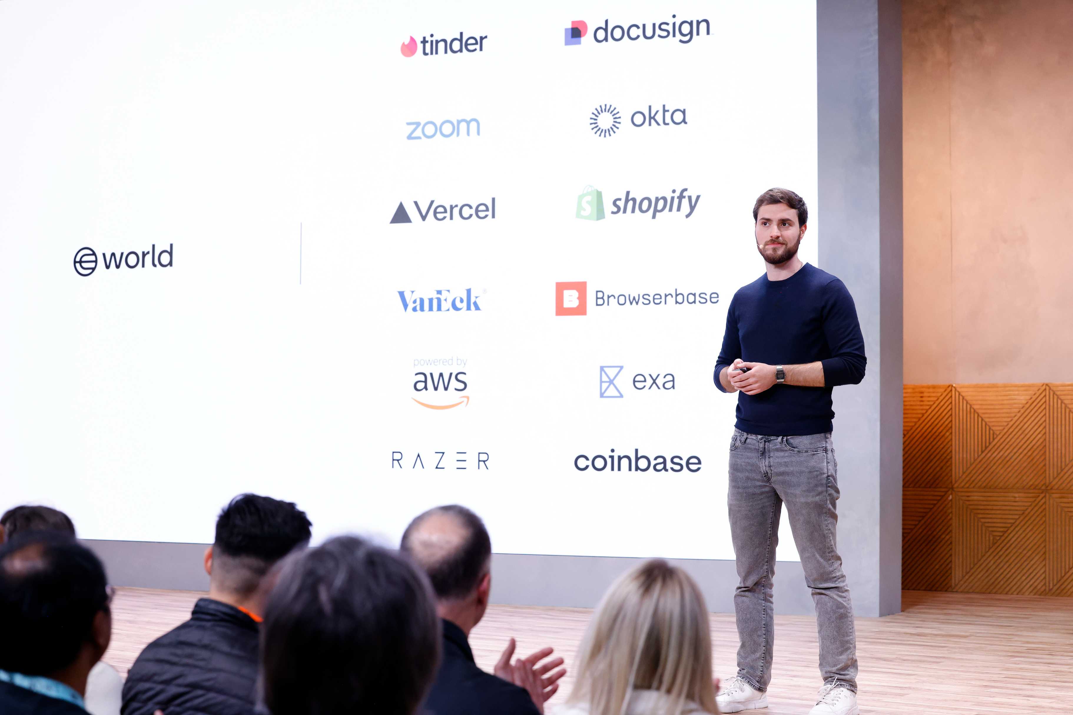 World 發布新版 World ID：聯手 Zoom、Tinder 打造 AI 時代的「真人驗證」護照