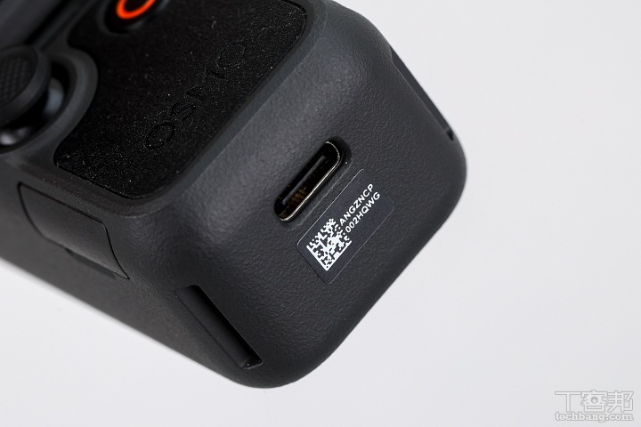 USB-C傳輸埠：支援高速USB-C 3.1傳輸與快速充電，有線傳輸速率最高可達800MB/s。