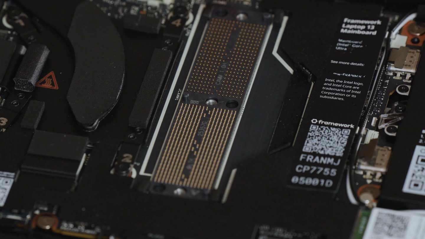 LPCAMM2介面讓使用者可以自行安裝、升級LPDDR5記憶體。