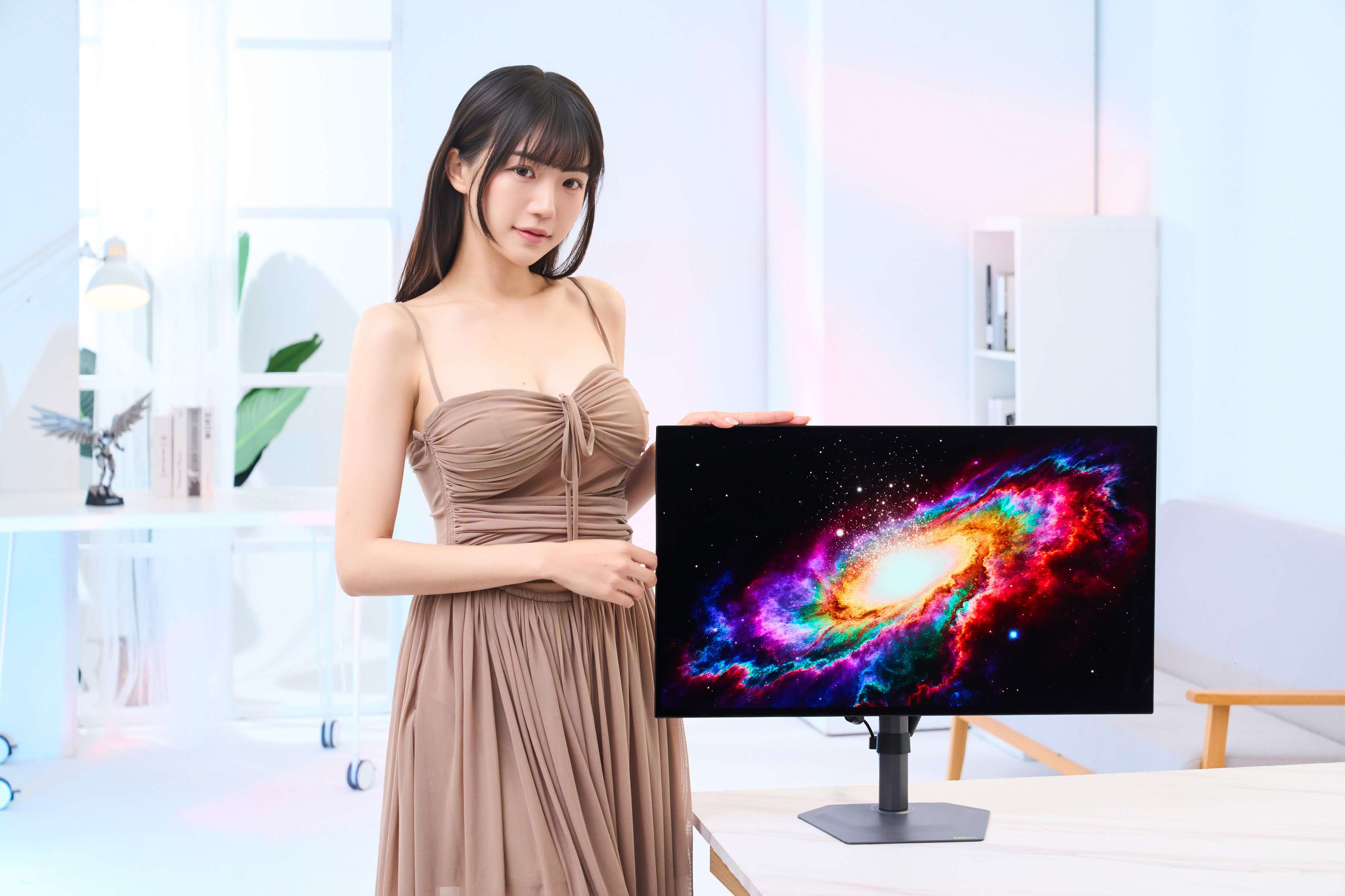 技嘉 MO27Q28GR 電競顯示器搭載第 4 代 WOLED 面板技術，雙模解析度切換更讓玩家在電競、3A 大作與影音之間自由切換，是 2026 年最值得入手的全能型主力螢幕。