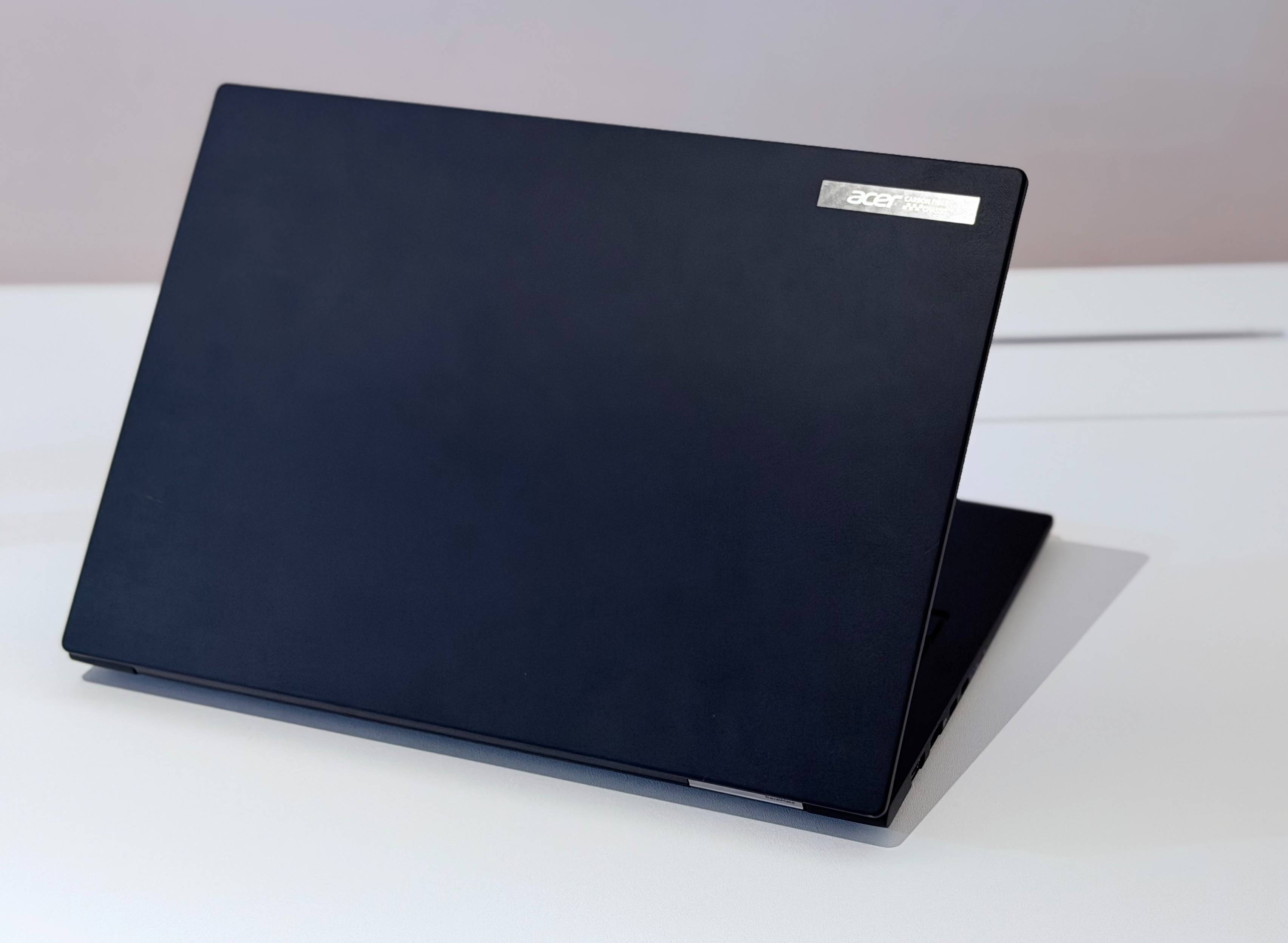 【COMPUTEX 2026】Acer TravelMate P6 AI 登場：150 TOPS 算力、30 小時續航，重量僅 950 克