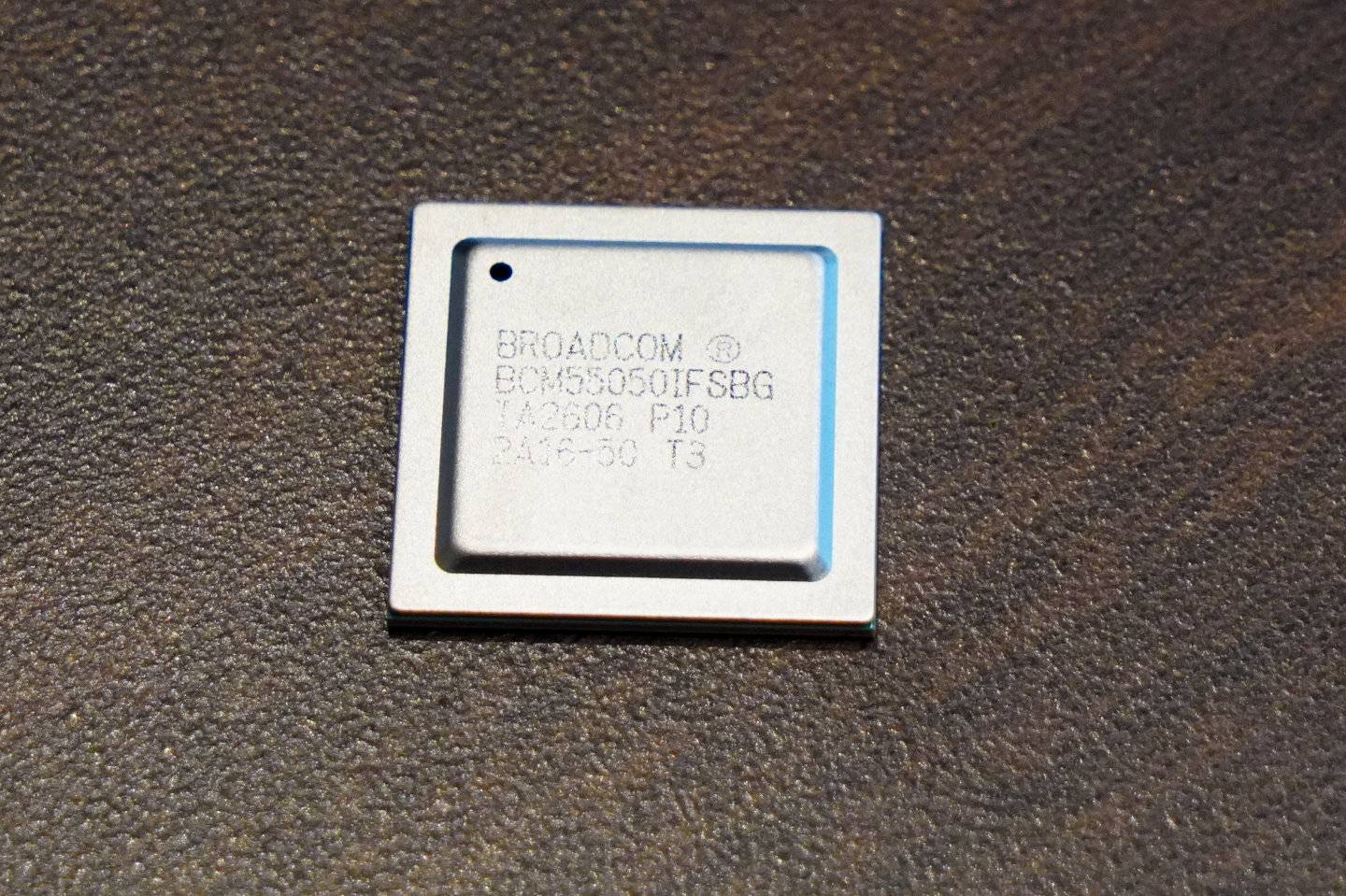 BCM68850晶片實體照片。