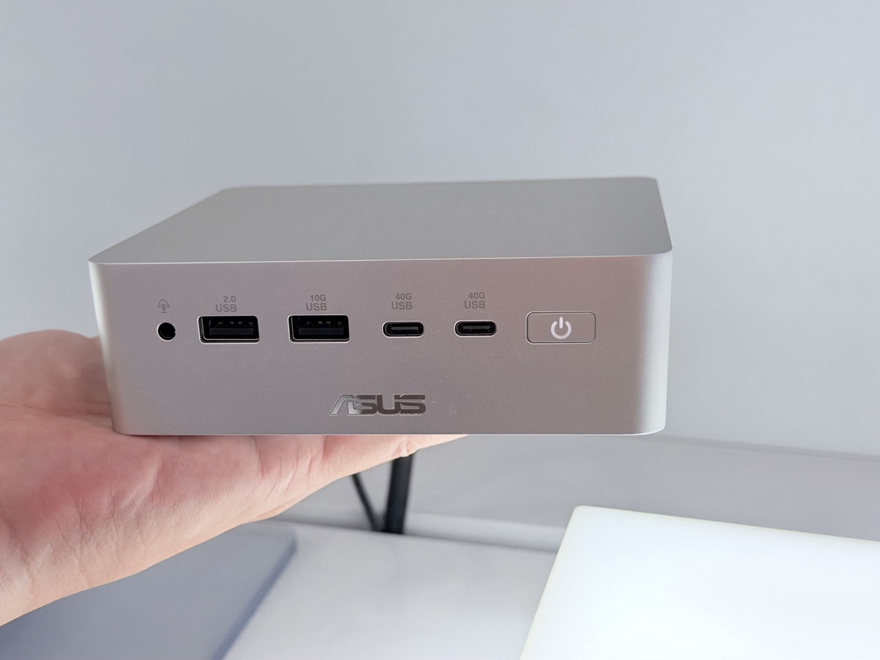 【COMPUTEX 2026】ASUS Ascent QN10 亮相！全球首款搭 Snapdragon X2 Elite 的 mini PC