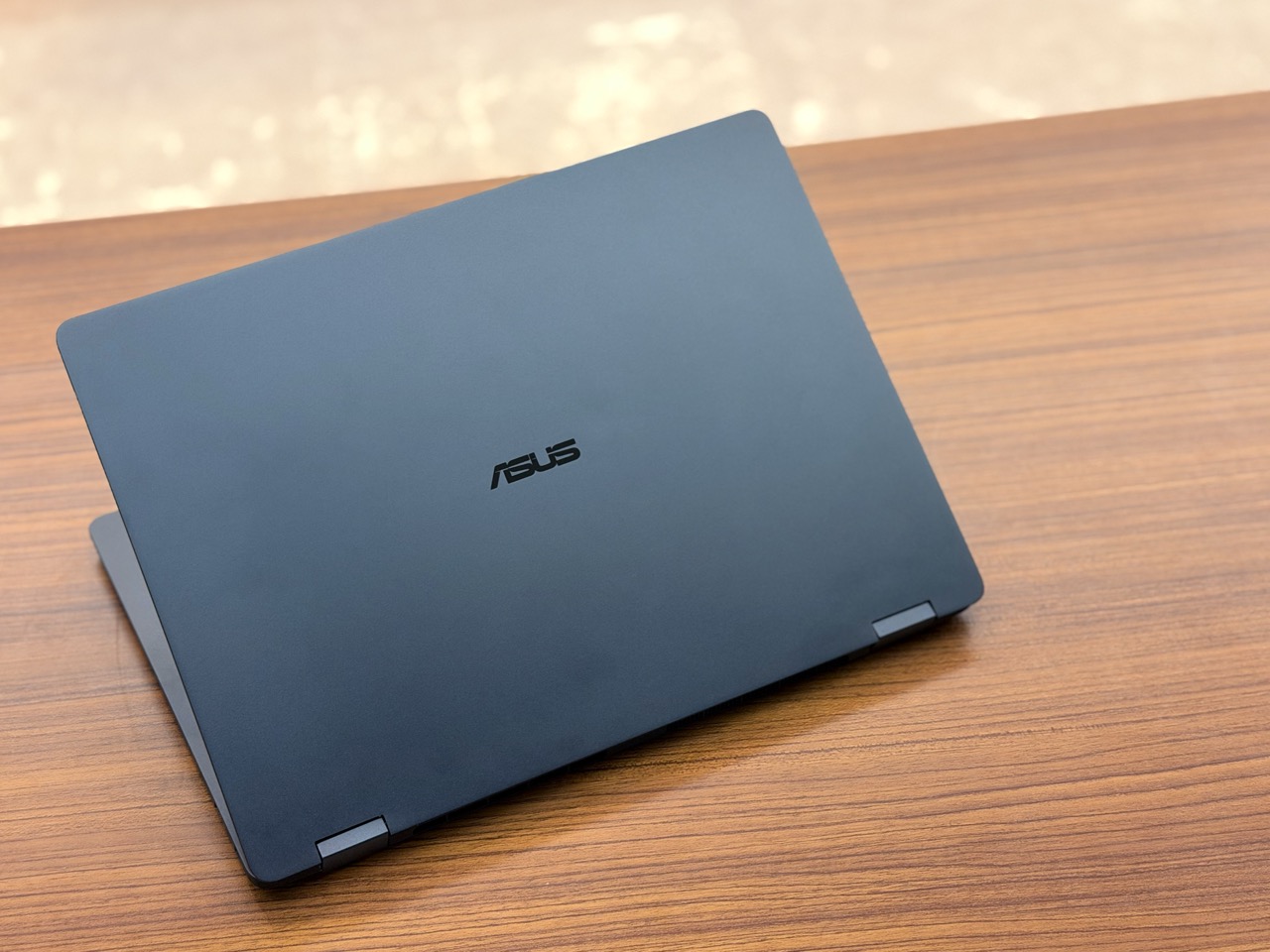 【COMPUTEX 2026】ASUS ExpertBook B5 Flip G2 搭 Wildcat Lake 處理器，高階 P5 G2 同步亮相