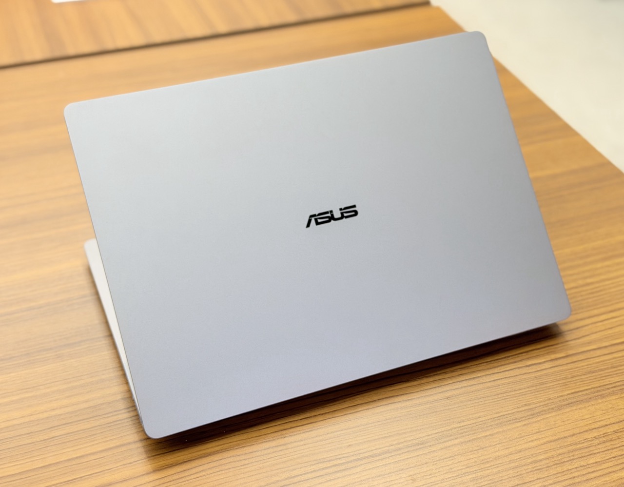 【COMPUTEX 2026】ASUS ExpertBook B5 Flip G2 搭 Wildcat Lake 處理器，高階 P5 G2 同步亮相