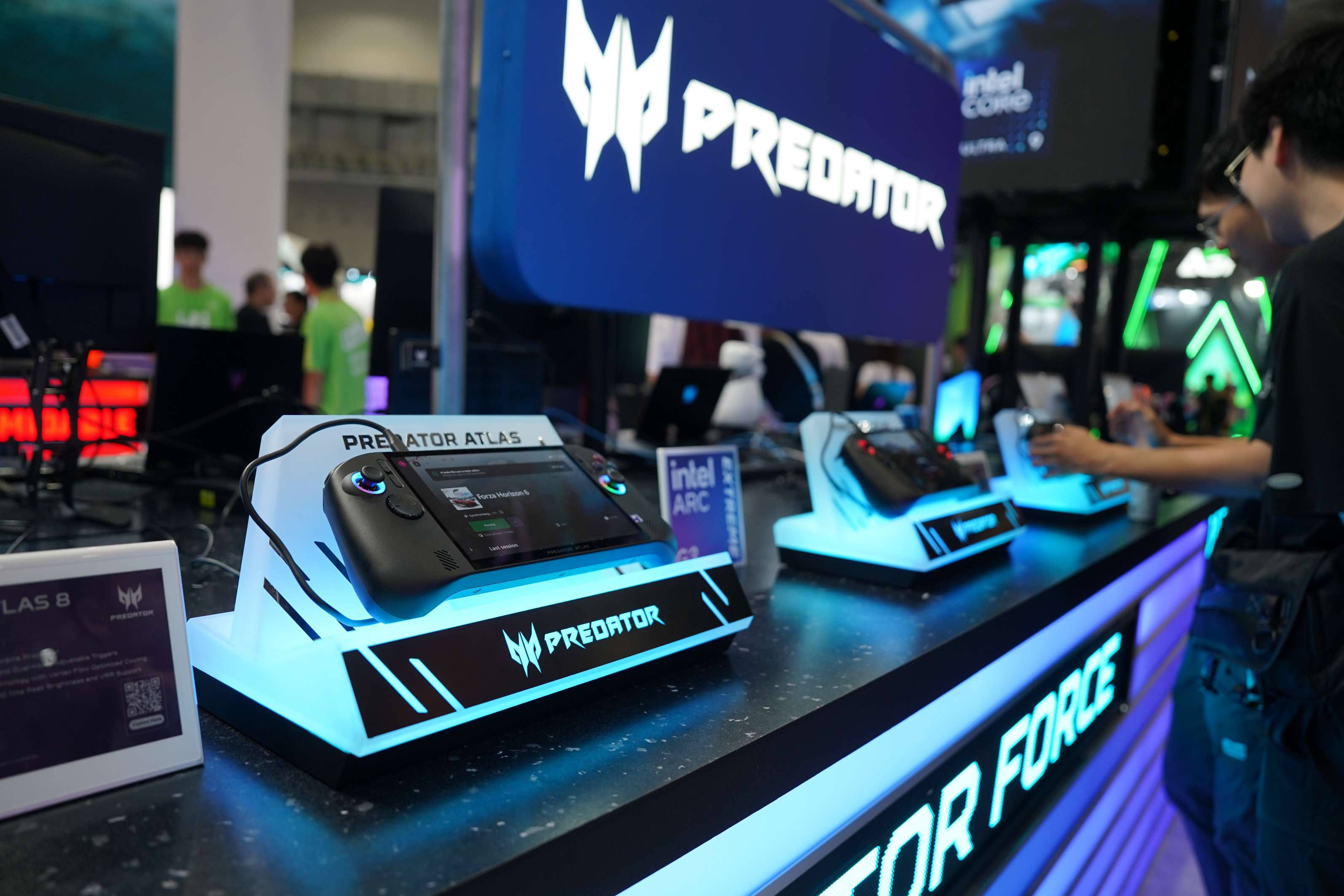 Acer 全新 Predator 掌上型遊戲機搭載 Intel Arc G 系列處理器，結合 WUXGA 螢幕與長效續航，全面拓展頂級掌機的更多可能。