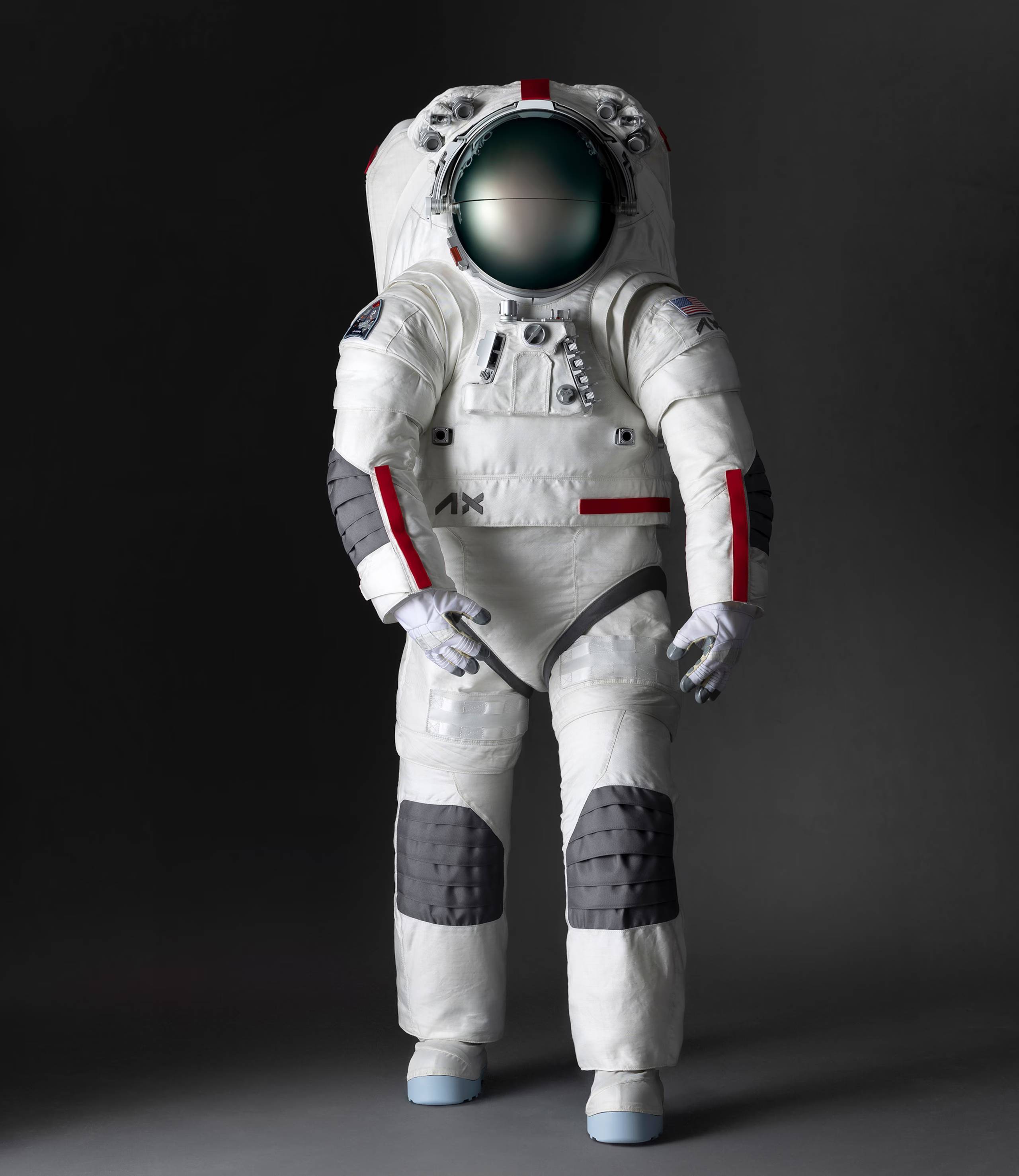 Prada 跨界太空科技，與 Axiom Space 打造登月太空衣液冷通風內層
